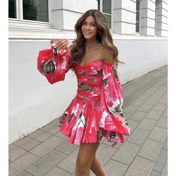 Gigii’s Hestia Off Shoulder Cutout Floral Mini Dress RARE NWT XS - Picture 2 of 6